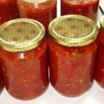 20kg crvenih roga paprika 10kg paradajza 8kg patlidžana 2l ulja 10 kašika soli 15 kašika šećera ljute feferone po želji 15 glavica bij