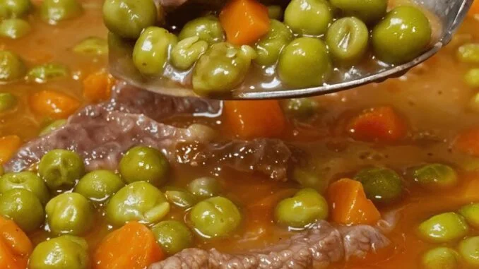 Grašak se savršeno uklapa sa mesom i povrćem, dok kombinacija slatke paprike i drugih začina stvara bogat i kompleksan ukus. Priprema ovog jela je jednostavna, ali rezultat je jelo koje će svi obožavati i koje će vas podsetiti na domaću, tradicionalnu kuhinju. Sastojci: Herbeauty now Mom Tattooed Her Baby's Entire Body - Now She Gets Slammed Online 307 × 600g junećeg buta 1 kg graška 2 glavice crnog luka 1 čen belog luka 3 veće šargarepe 2 kašike brašna 2 kašičice slatke paprike So Biber Ulje, mast U šerpu sipati ulje i dodati seckani luk kada se zagreje. Dinstati luk dok ne postane staklast pa dodati meso iseceno na kockice. Posoliti. Dinstati meso dok ima tečnosti na srednjoj temp. Dodati šargarepu isecenu na kockice i 100 ml vode i dalje dinstati 20 min. Kada tečnost ispari dodati brašno i papriku. Promešati, bice gusto pa dodajte oko 1l vode. Kada prokuva dodate grašak. Pričekati da proključa, pa smanjiti temperaturu. Dodati suvi začin I pobiberiti. Kuvati dok meso ne bude meko a grašak kuvan